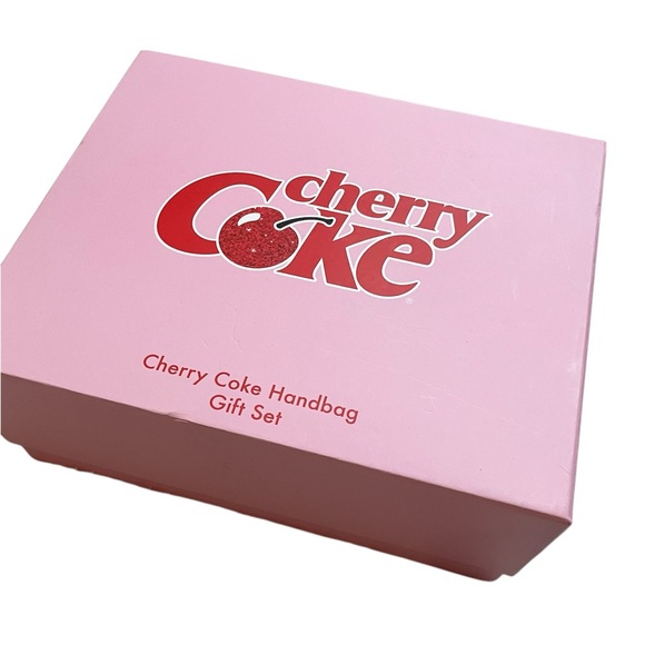 Women’s skinnydip Cherry Coke pink handbag and wallet gift set - Picture 5 of 13